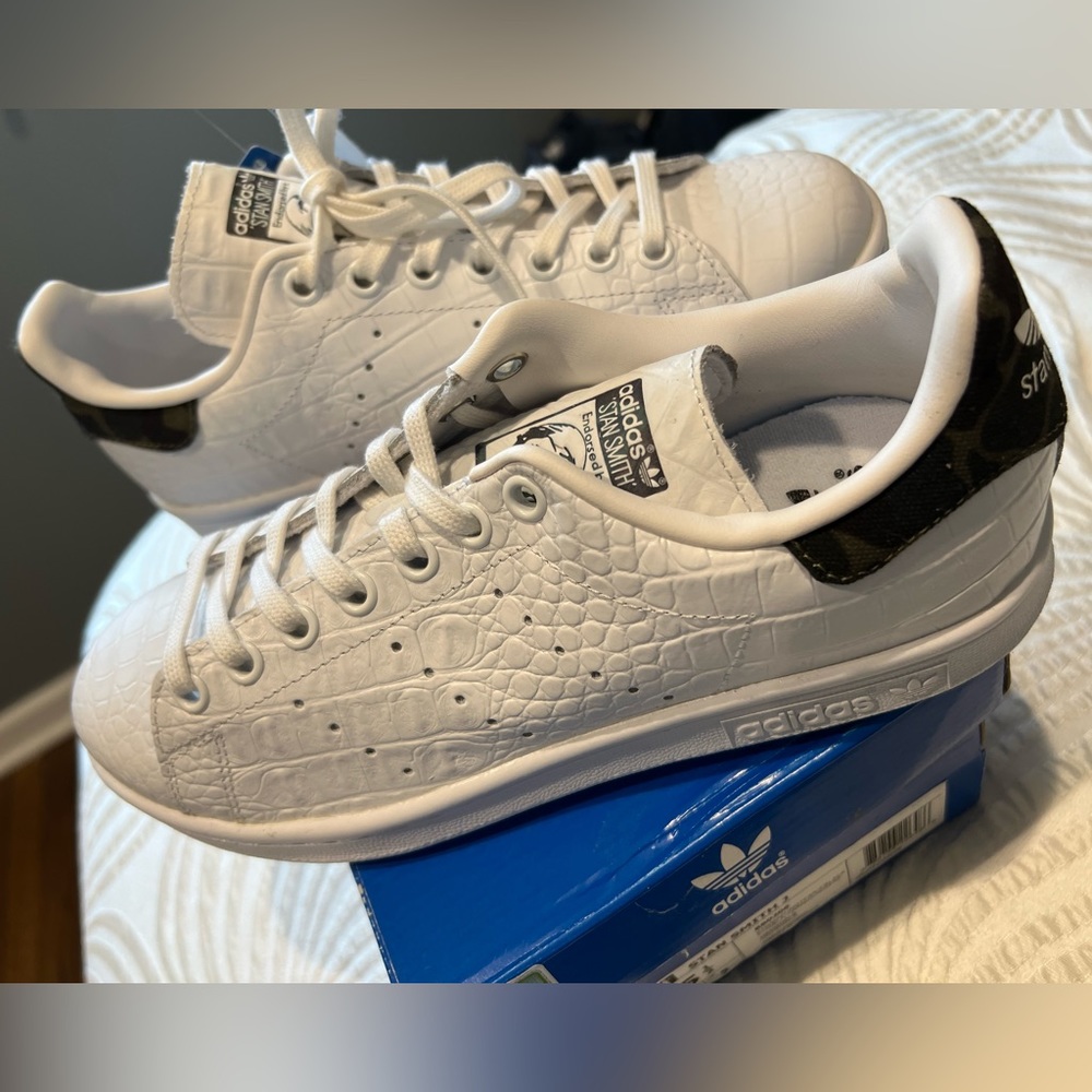NWT- Adidas Stan SmithJ Originals- Crocodile. Youth Size 5.5/ Women’s Size 7